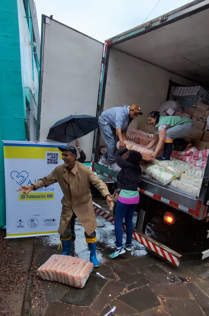 Ajuda Humanitária em Canoas - RS