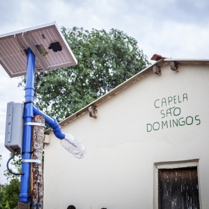 Vídeo da ONG Litro de Luz mostra ação que iluminou comunidade Kalunga em Goiás. Assista agora