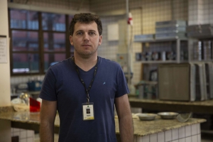 Reuse of Glass Waste from Landfill: Environment and Income