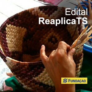 Fabricação de cesto com palha de milho crioulo, artesanato realizado por tecnologia social na cidade de Guapiara (SP)
